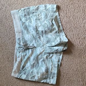 Camouflage shorts with pockets